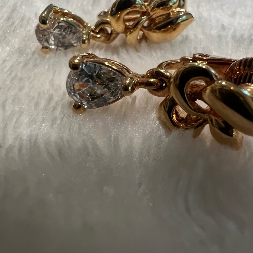 Elegant Gold Teardrop  clip on Earrings